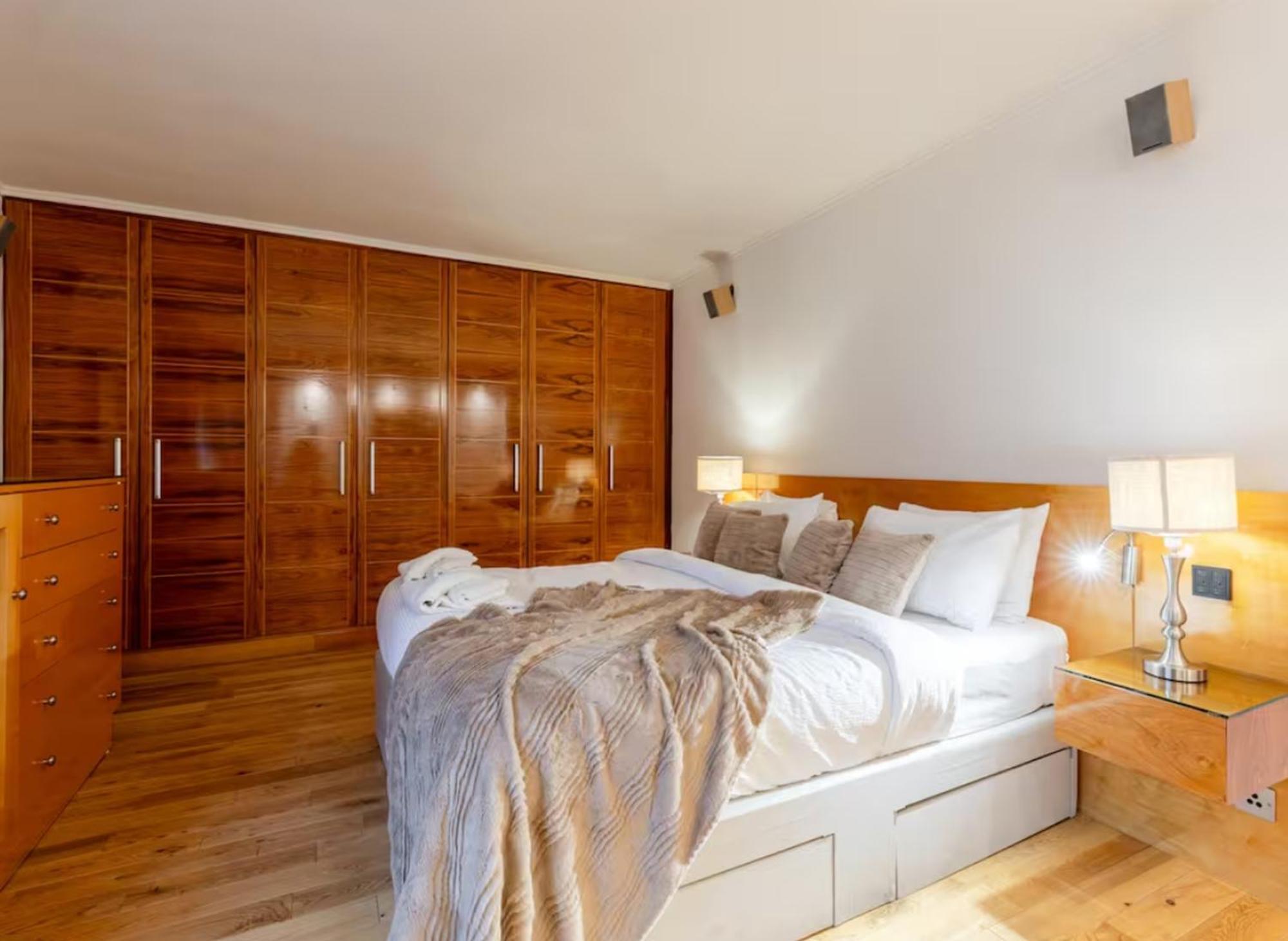 Stunning 3-bedroom Flat In
