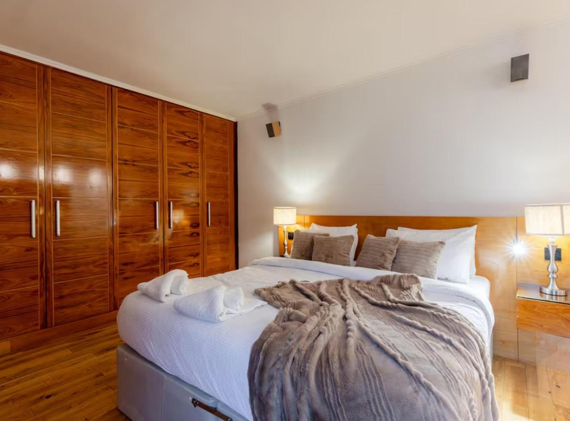 Stunning 3-bedroom Flat In