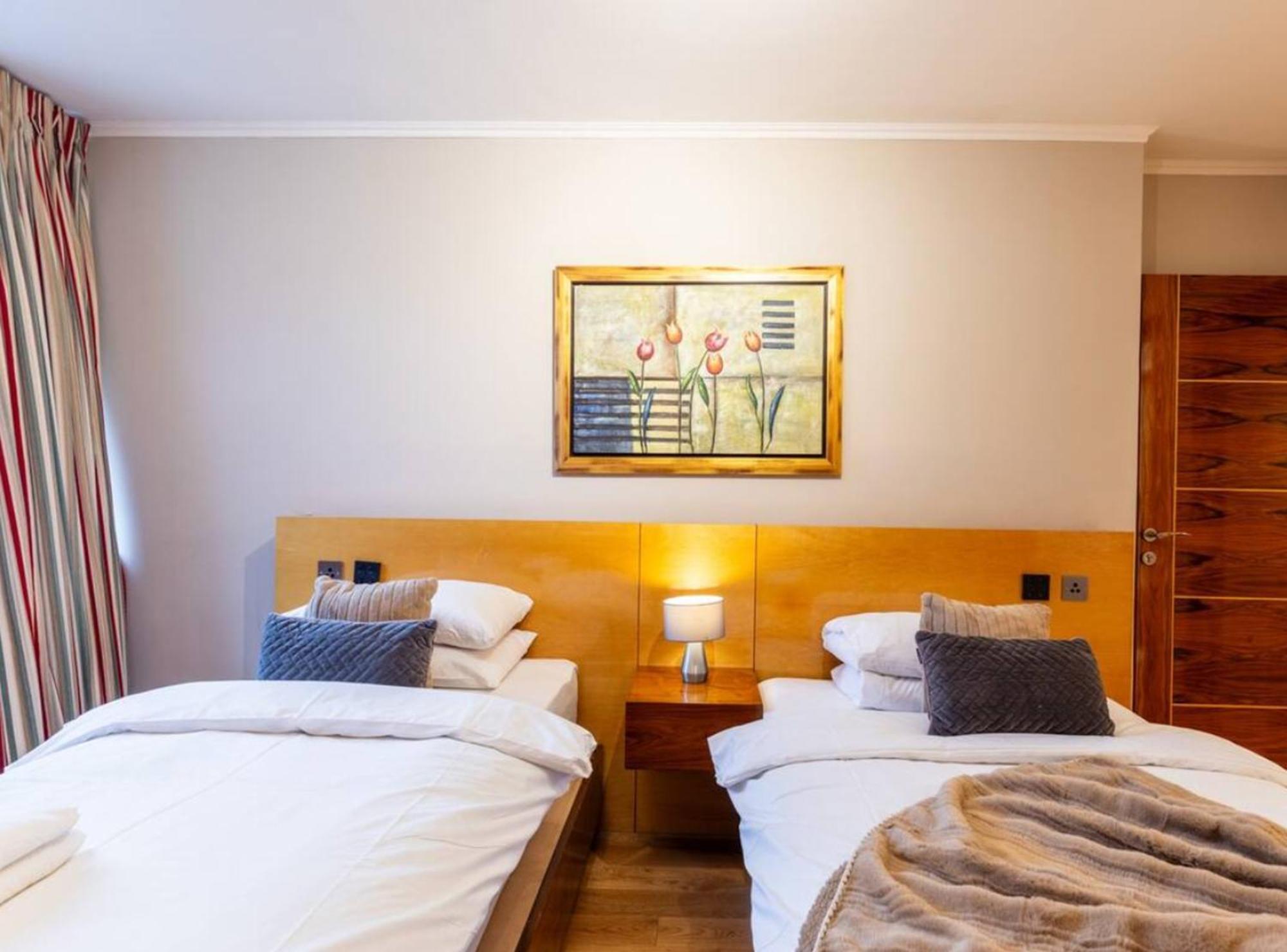 Stunning 3-bedroom Flat In Apartment