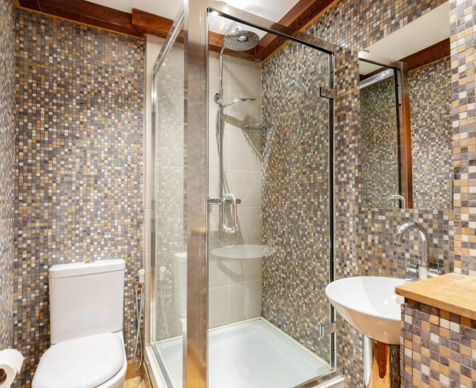 Stunning 3-bedroom Flat In
